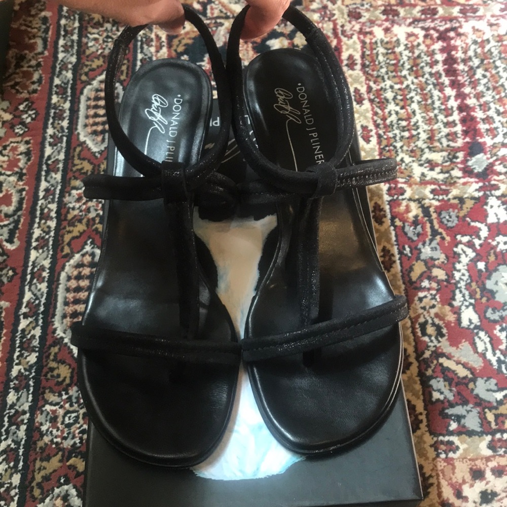 Donald Pliner Vindo Distressed Metallic Heels